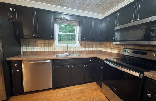 Dallas House | Cozy Hilltop 3-bedroom house in charming Dallas GA.