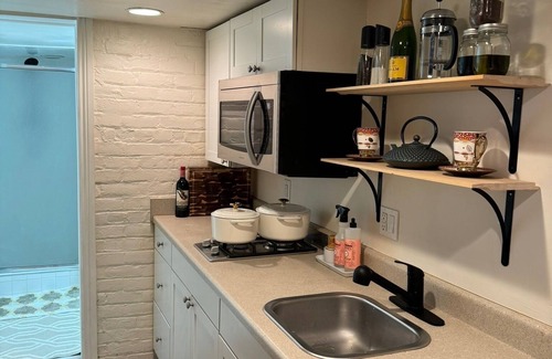 Lower Avenues Apartment | Cozy Historic Avenues Studio Luxurious Sheets 2 min Downtown, 20 min to Resorts.