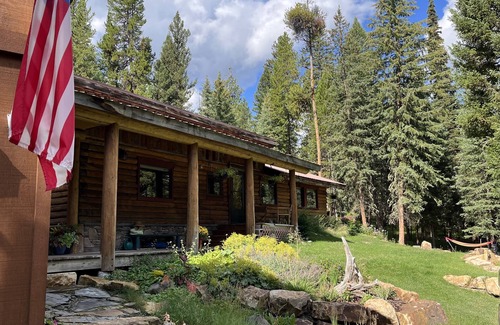 Big Sky House | Cozy, historic cabin in the woods, X-ski in/out, minutes to shops & restaurants