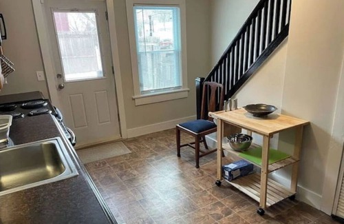 Hyde Park House | Cozy Historic Piersaull House - Charming & Quirky!