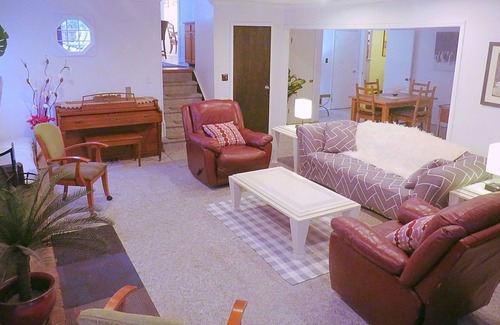 Somerset House | COZY HM WITH 3,100SF, KING BEDS in A+ LOCATION, NEAR EVERYTHING