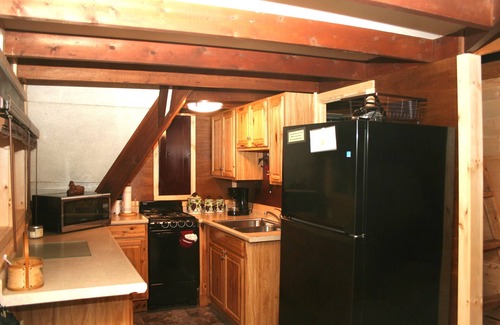 Rockbridge Cottage | Cozy Hocking Hills cottage on a private lake with a hot tub!