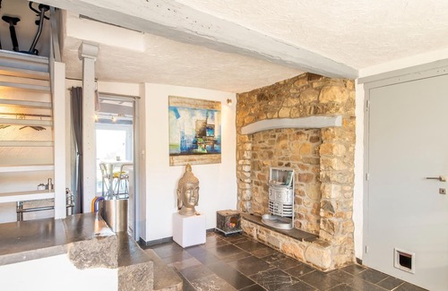 La Reid House | Cozy holiday home in La Reid with a whirlpool