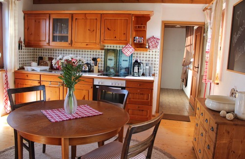 Waldbrunn House | Cozy holiday home/apartment with a view of the Katzenbuckel