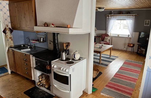 Koping Municipality House | Cozy holiday home by the lake with its own boat