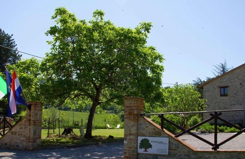 Piegaro House | Cozy Holiday Home in Pietrafitta Umbria with Garden