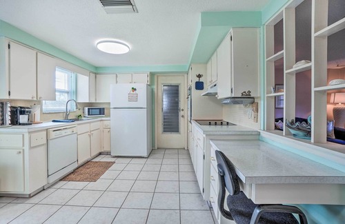 Forest Hills House | Cozy Holiday Home w/Yard ~ 5 Mi to Beach!