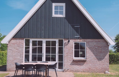 Bant House | Cozy holiday home with garden, near nature reserve