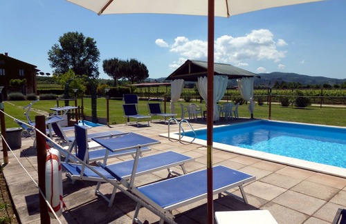 Torgiano House | Cozy holiday home with pool in a wine estate. Free WIFI; free vegetable garden
