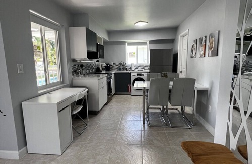 Parkside House | Cozy Hollywood Pool View 1Bedroom/4Guest! n