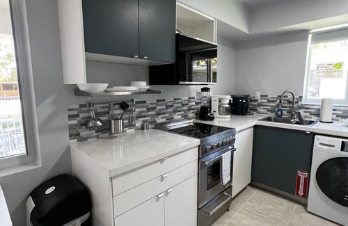 Parkside House | Cozy Hollywood Pool View 1Bedroom/4Guest! n
