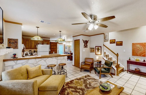 Spring Branch House | Cozy home, 2bedroom and a loft near Natural Bridge Caverns & Hilltop Views