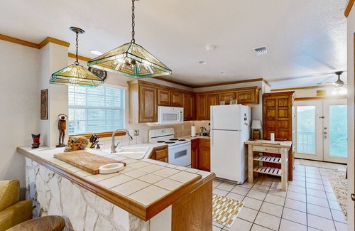 Spring Branch House | Cozy home, 2bedroom and a loft near Natural Bridge Caverns & Hilltop Views