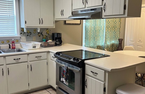 Remerton House | Cozy home 3 BA 2 BA , 4 Queen beds near everything
