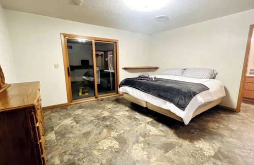 Gillette House | Cozy Home! 5 beds/2 bath 3 Mins from Downtown! Complimentary Pool & Gym Passes!