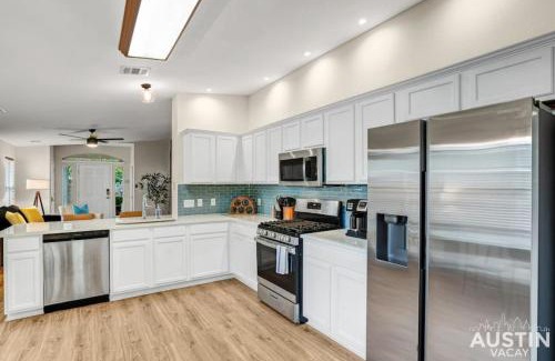 Olympic Heights House | Cozy Home away from Home, Quiet Office, King Bed