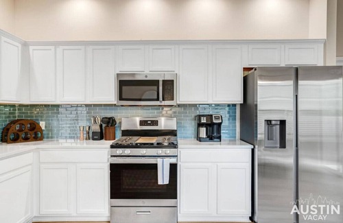 Olympic Heights House | Cozy Home away from Home | Quiet Office, King Bed
