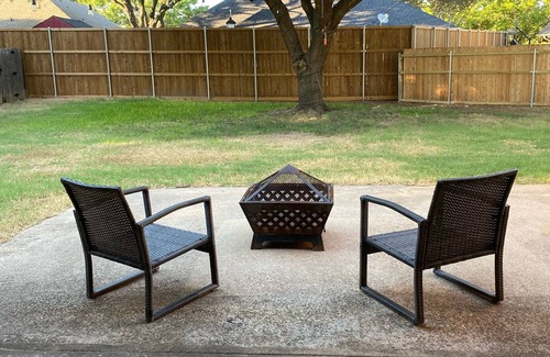 Waxahachie House | Cozy Home Away from Home