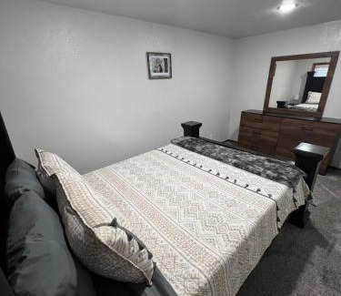 Glendale House | Cozy Home Between Zion & Bryce