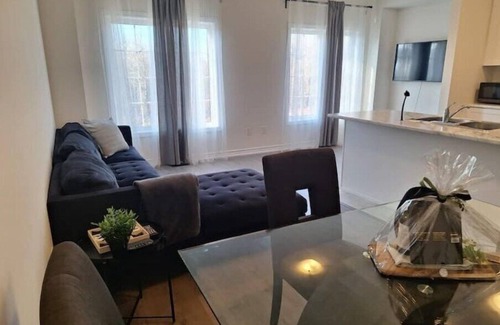 Shelburne House | Cozy Home Close to Blue Mountain and Collingwood