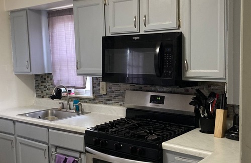 Calverton Park House | Cozy home for a peaceful stay! Gym included.