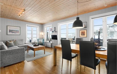 Ljosland House | Cozy Home In Åseral With House Sea View
