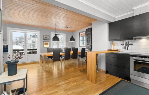 Ljosland House | Cozy Home In Åseral With House Sea View