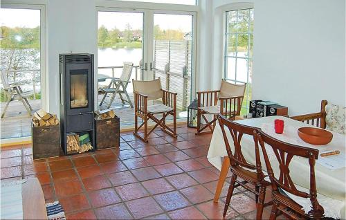 Asljunga House | Cozy Home In Åsljunga With Kitchen