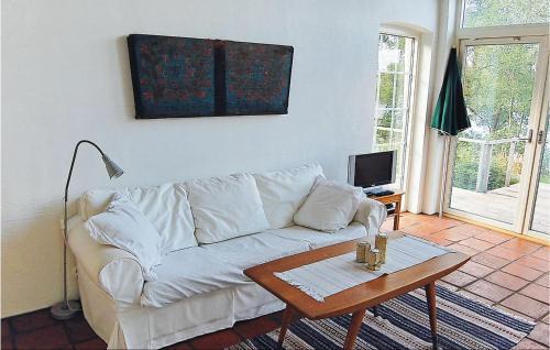 Asljunga House | Cozy Home In Åsljunga With Kitchen