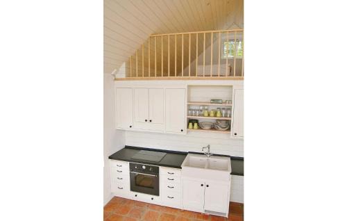 Asljunga House | Cozy Home In Åsljunga With Kitchen