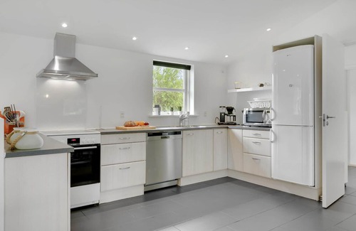 Bog By House | Cozy home in Bogø By with WiFi