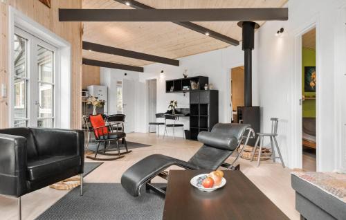 Bog By House | Cozy Home In Bogø By With Wifi