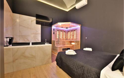 Old Town House | Cozy Home In Catania With Kitchen