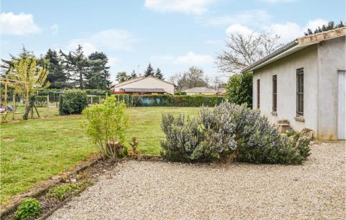 Coutras House | Cozy Home In Coutras With Kitchen