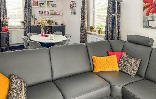 Eext House | Cozy Home In Eext With Kitchen