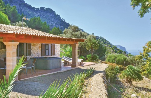 Estellencs House | Cozy home in Estellencs with WiFi