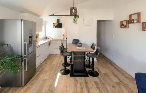LʼAiguillon-sur-Mer House | Cozy Home In L'aiguillon La Presqu'ile