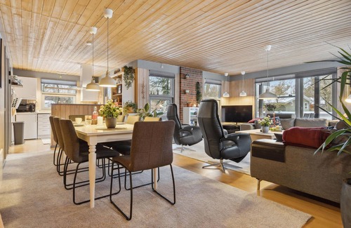 Fjellerup Strand House | Cozy home in Glesborg with WiFi