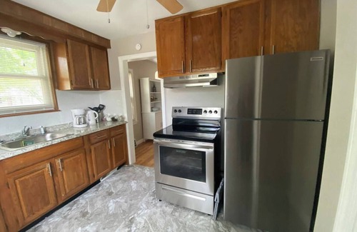 Harper Woods House | Cozy Home in Harper Woods 15’from Downtown Detroit