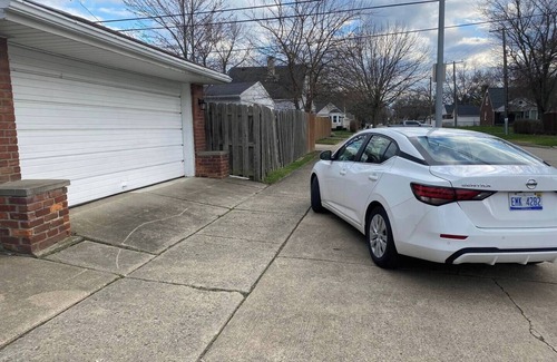 Harper Woods House | Cozy Home in Harper Woods 15’from Downtown Detroit