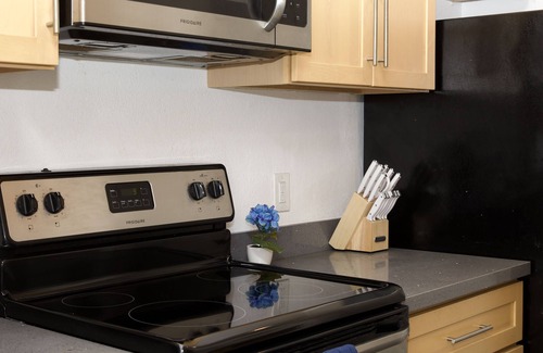 Hayward House | Cozy Home in Hayward Hills, close to San Francisco! Ocean 10 MINS AWAY by Car 🐳