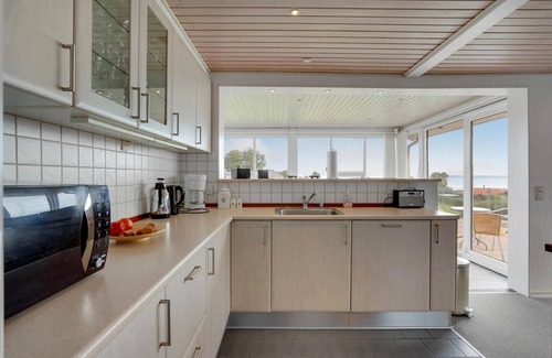 Hejlsminde Strand House | Cozy home in Hejls with house sea view
