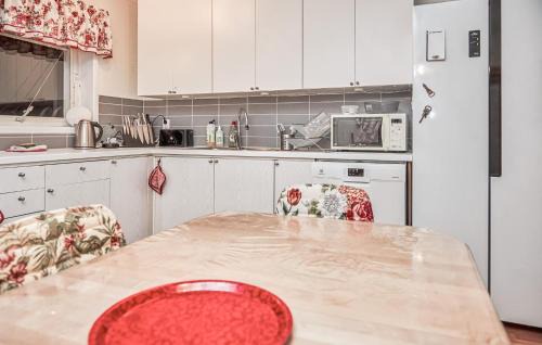 Orust Municipality House | Cozy Home In Henån With Sauna