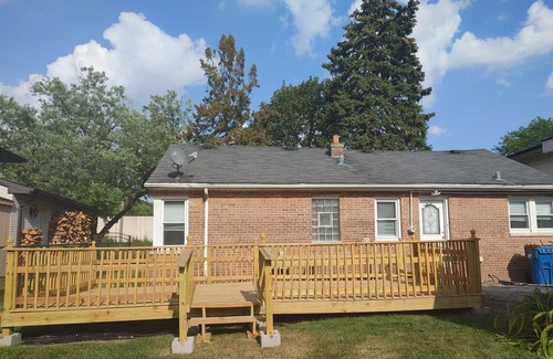 Fullersburg House | Cozy Home in Historic Hinsdale IL 30 minutes from Downtown Chicago