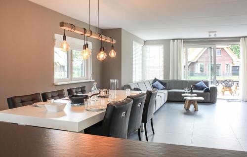 Idskenhuizen House | Cozy Home In Idskenhuizen With Wifi