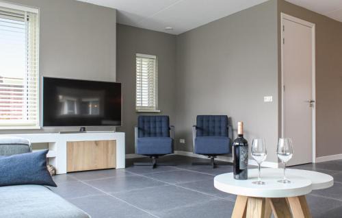 Idskenhuizen House | Cozy Home In Idskenhuizen With Wifi