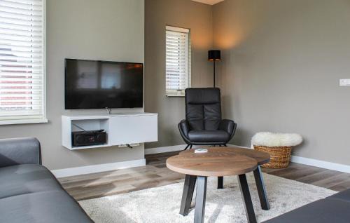 Idskenhuizen House | Cozy Home In Idskenhuizen With Wifi