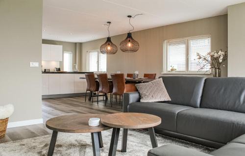 Idskenhuizen House | Cozy Home In Idskenhuizen With Wifi