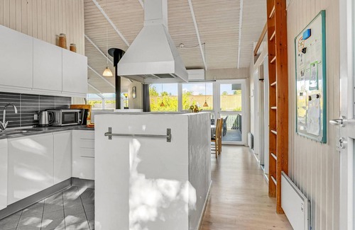 Pøt Strandby House | Cozy home in Juelsminde with WiFi