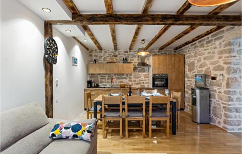Kaprije House | Cozy Home In Kaprije With Kitchen